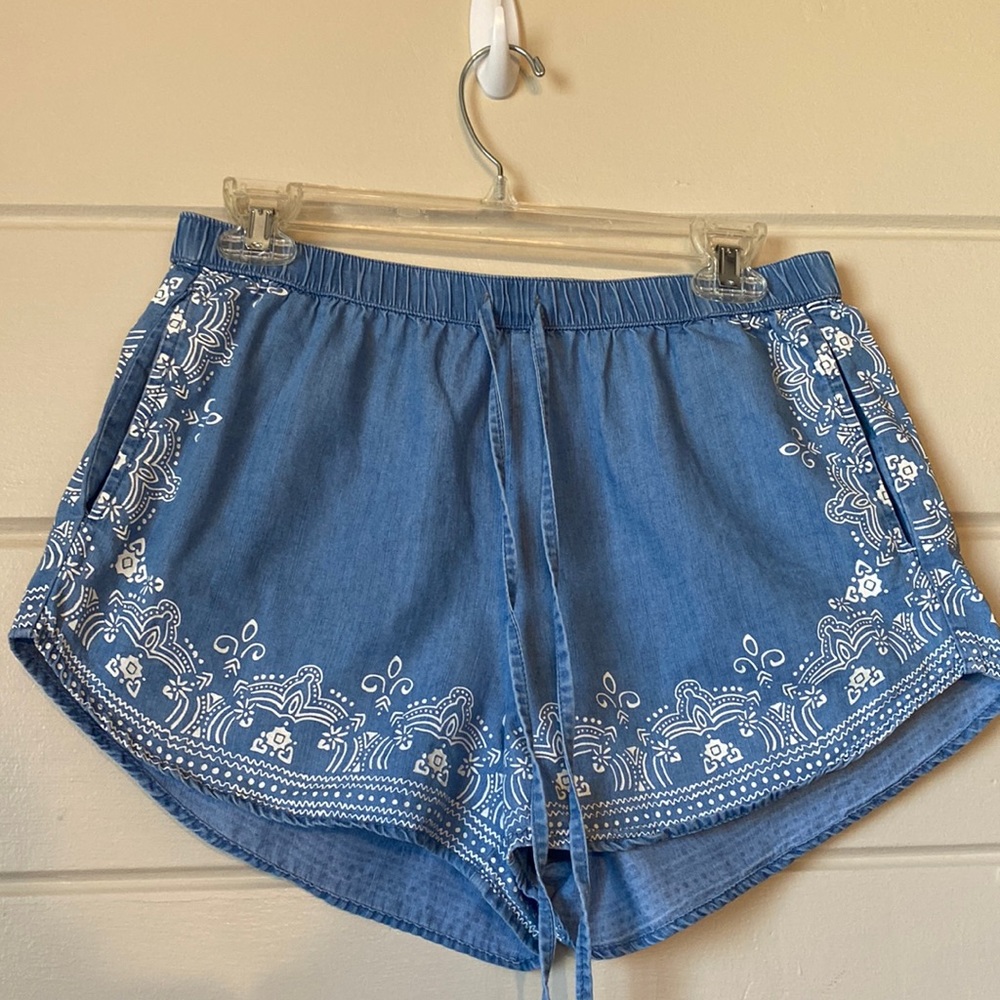 Goodnight Macaroon Chambray Shorts Size 4 Blue Floral Bandana Print High Rise